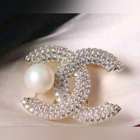 CHANEL Style  Brooch - Picture 3 of 5